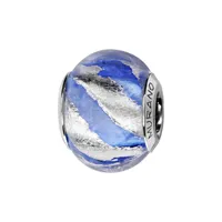 charms thabora en argent rhodié et verre de murano véritable bleu clair zébré argenté en biais