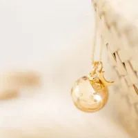 bola de grossesse gri-gri lune chaîne (or jaune 18 carats)