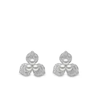 yoko london boucles d'oreilles petal en or blanc 18ct serties de perles et diamants - argent
