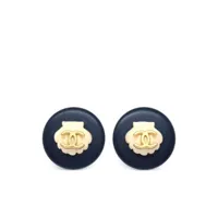 chanel pre-owned boucles d'oreilles à logo embossé (1996) - noir
