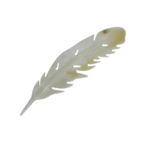 broche plume en corne naturel modèle 2